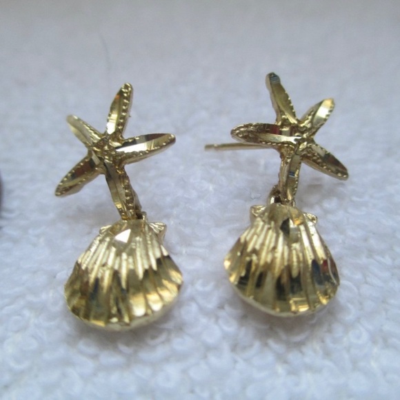 Jewelry - 14kt Gold Diamond Cut Starfish Seashell Earrings
